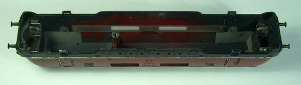 Das Metallgehäuse von unten maerklin-v200-gehaeuse-unte