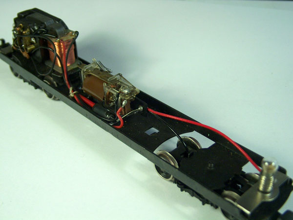 Die Lok ohne Gehäuse maerklin-v200-oben-ohne